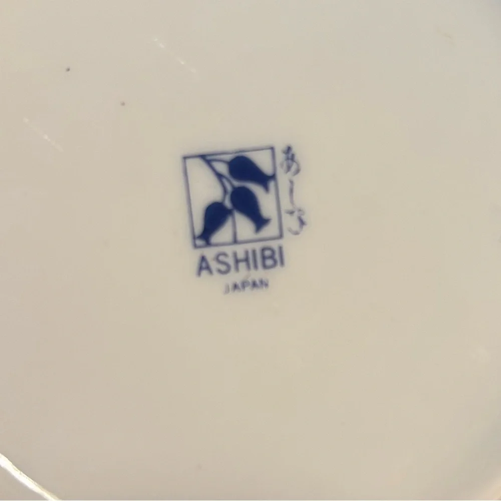 Vintage Ashibi Japanese porcelain trinket box